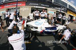 22.06.2006 Montreal, Canada,  BMW Sauber practice pit stop - Formula 1 World Championship, Rd 9, Canadian Grand Prix, Thursday
