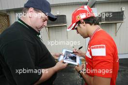 22.06.2006 Montreal, Canada,  Felipe Massa (BRA), Scuderia Ferrari, signs autographs for fans - Formula 1 World Championship, Rd 9, Canadian Grand Prix, Thursday