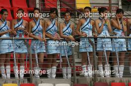 29.09.2006 Shanghai, China,  Girls in the grandstand - Formula 1 World Championship, Rd 16, Chinese Grand Prix, Friday Practice