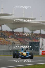 29.09.2006 Shanghai, China,  Giancarlo Fisichella (ITA), Renault F1 Team, R26 - Formula 1 World Championship, Rd 16, Chinese Grand Prix, Friday Practice