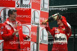 01.10.2006 Shanghai, China,  Michael Schumacher (GER), Scuderia Ferrari, Chris Dyer (AUS), Scuderia Ferrari, Race Engineer - Formula 1 World Championship, Rd 16, Chinese Grand Prix, Sunday Podium