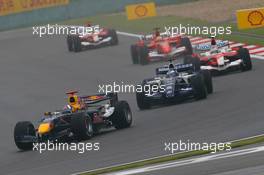 01.10.2006 Shanghai, China,  David Coulthard (GBR), Red Bull Racing, RB2 and Nico Rosberg (GER), WilliamsF1 Team, FW28 Cosworth - Formula 1 World Championship, Rd 16, Chinese Grand Prix, Sunday Race