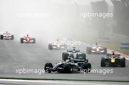 01.10.2006 Shanghai, China,  Start, Mark Webber (AUS), Williams F1 Team, Robert Doornbos (NED), Red Bull Racing, Nico Rosberg (GER), WilliamsF1 Team - Formula 1 World Championship, Rd 16, Chinese Grand Prix, Sunday Race