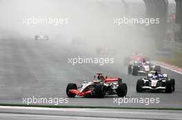 01.10.2006 Shanghai, China,  Start, Kimi Raikkonen (FIN), Räikkönen, McLaren Mercedes, Jenson Button (GBR), Honda Racing F1 Team - Formula 1 World Championship, Rd 16, Chinese Grand Prix, Sunday Race
