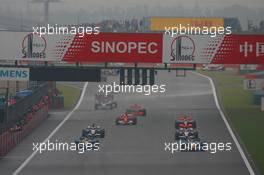 01.10.2006 Shanghai, China,  Fernando Alonso (ESP), Renault F1 Team, R26 and Giancarlo Fisichella (ITA), Renault F1 Team, R26, line up on the grid - Formula 1 World Championship, Rd 16, Chinese Grand Prix, Sunday Race