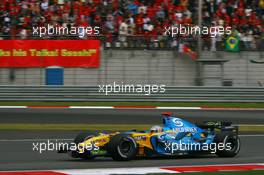 01.10.2006 Shanghai, China,  Fernando Alonso (ESP), Renault F1 Team, R26 - Formula 1 World Championship, Rd 16, Chinese Grand Prix, Sunday Race