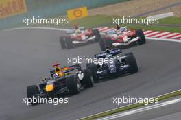 01.10.2006 Shanghai, China,  David Coulthard (GBR), Red Bull Racing, RB2 and Nico Rosberg (GER), WilliamsF1 Team, FW28 Cosworth - Formula 1 World Championship, Rd 16, Chinese Grand Prix, Sunday Race
