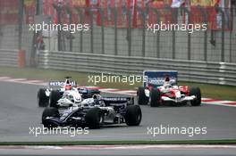 01.10.2006 Shanghai, China,  Nico Rosberg (GER), WilliamsF1 Team leads Robert Kubica (POL),  BMW Sauber F1 Team and Jarno Trulli (ITA), Toyota Racing - Formula 1 World Championship, Rd 16, Chinese Grand Prix, Sunday Race