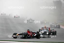 01.10.2006 Shanghai, China,  Start, Scott Speed (USA), Scuderia Toro Rosso, Nick Heidfeld (GER), BMW Sauber F1 Team - Formula 1 World Championship, Rd 16, Chinese Grand Prix, Sunday Race