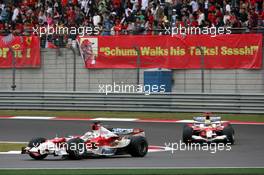 01.10.2006 Shanghai, China,  Jarno Trulli (ITA), Toyota Racing, TF106 lead Ralf Schumacher (GER), Toyota Racing, TF106 - Formula 1 World Championship, Rd 16, Chinese Grand Prix, Sunday Race