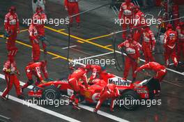 30.09.2006 Shanghai, China,  Michael Schumacher (GER), Scuderia Ferrari, Pitlane, Box, Garage - Formula 1 World Championship, Rd 16, Chinese Grand Prix, Saturday Qualifying