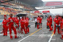 30.09.2006 Shanghai, China,  Scuderia Ferrari Pit crew - Formula 1 World Championship, Rd 16, Chinese Grand Prix, Saturday Practice