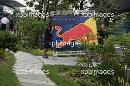 28.09.2006 Shanghai, China,  Red Bull Racing prepare for the weekend - Formula 1 World Championship, Rd 16, Chinese Grand Prix, Thursday