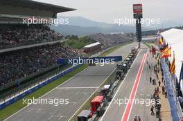 12.05.2006 Granollers, Spain,  The pit lane - Formula 1 World Championship, Rd 6, Spanish Grand Prix, Friday
