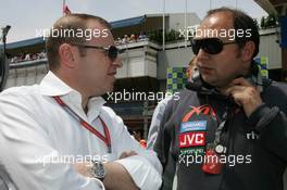 14.05.2006 Granollers, Spain,  Alex Shnaider (CDN) Midland MF1 Racing, Team Owner with Colin Kolles (GER), Midland MF1 Racing, Managing Director - Formula 1 World Championship, Rd 6, Spanish Grand Prix, Sunday Pre-Race Grid