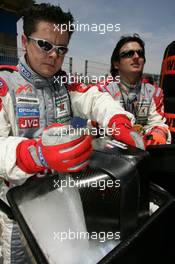 14.05.2006 Granollers, Spain,  Midland Mechanics on the grid - Formula 1 World Championship, Rd 6, Spanish Grand Prix, Sunday Pre-Race Grid