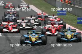 14.05.2006 Granollers, Spain,  Fernando Alonso (ESP), Renault F1 Team leads into turn 1, followed by Giancarlo Fisichella (ITA), Renault F1 Team &Michael Schumacher (GER), Scuderia Ferrari  - Formula 1 World Championship, Rd 6, Spanish Grand Prix, Sunday Race