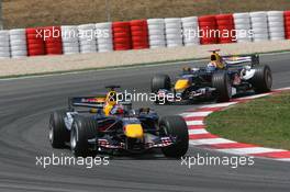 14.05.2006 Granollers, Spain,  Christian Klien (AUT), Red Bull Racing leads David Coulthard (GBR), Red Bull Racing - Formula 1 World Championship, Rd 6, Spanish Grand Prix, Sunday Race