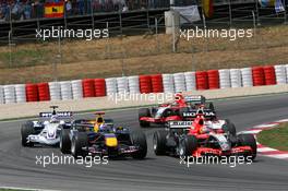 14.05.2006 Granollers, Spain,  Tiago Monteiro (POR), Midland MF1 Racing races David Coulthard (GBR), Red Bull Racing - Formula 1 World Championship, Rd 6, Spanish Grand Prix, Sunday Race