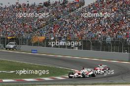 14.05.2006 Granollers, Spain,  Jarno Trulli (ITA), Toyota Racing & Ralf Schumacher (GER), Toyota Racing - - Formula 1 World Championship, Rd 6, Spanish Grand Prix, Sunday Race