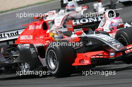 14.05.2006 Granollers, Spain,  Tiago Monteiro (POR), Midland MF1 Racing, Toyota M16 and Franck Montagny (FRA), Super Aguri F1 collided together - Formula 1 World Championship, Rd 6, Spanish Grand Prix, Sunday Race
