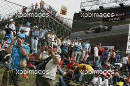 13.05.2006 Granollers, Spain,  Fans - Formula 1 World Championship, Rd 6, Spanish Grand Prix, Saturday Qualifying