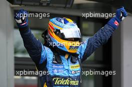 13.05.2006 Granollers, Spain,  Fernando Alonso (ESP), Renault F1 Team gets pole position - Formula 1 World Championship, Rd 6, Spanish Grand Prix, Saturday Qualifying