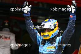 13.05.2006 Granollers, Spain,  Fernando Alonso (ESP), Renault F1 Team gets pole position - Formula 1 World Championship, Rd 6, Spanish Grand Prix, Saturday Qualifying