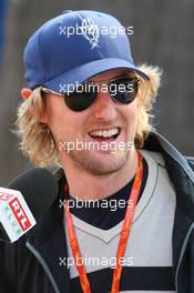 14.05.2006 Granollers, Spain,  Movie Star, Owen Wilson, in the paddock, promoting new animated film "Cars" by Disney Pictures - Formula 1 World Championship, Rd 6, Spanish Grand Prix, Sunday