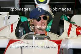 14.05.2006 Granollers, Spain,  Movie Star, Owen Wilson, in the Super Aguri pit garage promoting new animated film "Cars" by Disney Pictures - Formula 1 World Championship, Rd 6, Spanish Grand Prix, Sunday