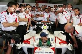 14.05.2006 Granollers, Spain,  Movie Star, Owen Wilson, in the Super Aguri pit garage, promoting new animated film "Cars" by Disney Pictures- Formula 1 World Championship, Rd 6, Spanish Grand Prix, Sunday