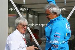 14.05.2006 Granollers, Spain,  Bernie Ecclestone (GBR) & Flavio Briatore (ITA), Renault F1 Team, Team Chief, Managing Director - Formula 1 World Championship, Rd 6, Spanish Grand Prix, Sunday