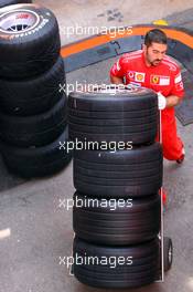 11.05.2006 Granolles, Spain,  Ferrari Mechanic with Bridgestone tyres - Formula 1 World Championship, Rd 6, Spanish Grand Prix, Thursday