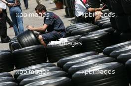 11.05.2006 Granolles, Spain,  Scuderia Toro Rosso prepare their Michelin tyres - Formula 1 World Championship, Rd 6, Spanish Grand Prix, Thursday