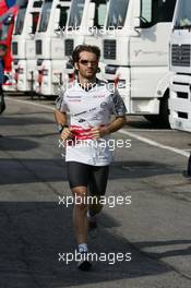 11.05.2006 Granolles, Spain,  Jarno Trulli (ITA), Toyota Racing runs through the paddock - Formula 1 World Championship, Rd 6, Spanish Grand Prix, Thursday