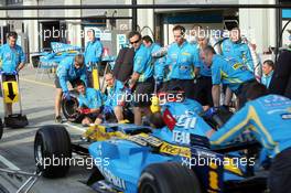 05.05.2006 Nürburg, Germany,  Reanult F1 team practice pit stop - Formula 1 World Championship, Rd 5, European Grand Prix, Friday
