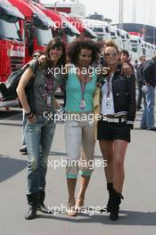07.05.2006 Nürburg, Germany,  Girls - Formula 1 World Championship, Rd 5, European Grand Prix, Sunday Grid Girl
