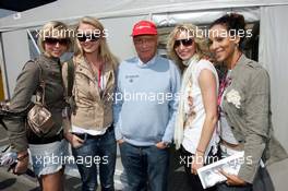07.05.2006 Nürburg, Germany,  Girls and Niki Lauda (AUT) - Formula 1 World Championship, Rd 5, European Grand Prix, Sunday Grid Girl