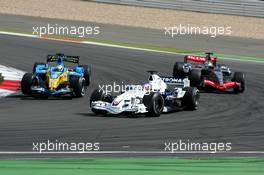 07.05.2006 Nürburg, Germany,  Jacques Villeneuve (CAN), BMW Sauber F1 Team F1.06, leads Giancarlo Fisichella (ITA), Mild Seven Renault F1 R26 and Juan-Pablo Montoya (COL), McLaren Mercedes MP4-21 - Formula 1 World Championship, Rd 5, European Grand Prix, Sunday Race
