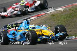 07.05.2006 Nürburg, Germany,  Giancarlo Fisichella (ITA), Renault F1 Team, R26 leads Ralf Schumacher (GER), Toyota Racing, TF106 - Formula 1 World Championship, Rd 5, European Grand Prix, Sunday Race