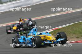 07.05.2006 Nürburg, Germany,  Giancarlo Fisichella (ITA), Renault F1 Team, R26 leads Christian Klien (AUT), Red Bull Racing, RB2 - Formula 1 World Championship, Rd 5, European Grand Prix, Sunday Race
