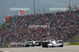07.05.2006 Nürburg, Germany,  Jacques Villeneuve (CDN), BMW Sauber F1 Team, F1.06 leads Giancarlo Fisichella (ITA), Renault F1 Team, R26 - Formula 1 World Championship, Rd 5, European Grand Prix, Sunday Race