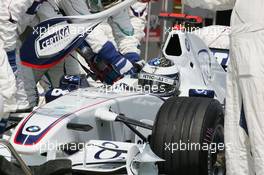 07.05.2006 Nürburg, Germany,  Nick Heidfeld (GER), BMW Sauber F1 Team pit stop - Formula 1 World Championship, Rd 5, European Grand Prix, Sunday Race
