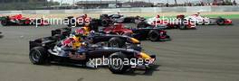 07.05.2006 Nürburg, Germany,  STart crash - Formula 1 World Championship, Rd 5, European Grand Prix, Sunday Race