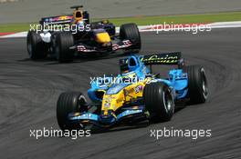 07.05.2006 Nürburg, Germany,  Giancarlo Fisichella (ITA), Mild Seven Renault F1 R26, leads Christian Klien (AUT), Red Bull Racing RB2 - Formula 1 World Championship, Rd 5, European Grand Prix, Sunday Race
