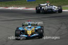 06.05.2006 Nürburg, Germany,  Fernando Alonso (ESP), Renault F1 Team, R26 leads Mark Webber (AUS), Williams F1 Team, FW28 Cosworth - Formula 1 World Championship, Rd 5, European Grand Prix, Saturday Qualifying
