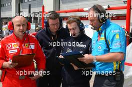 06.05.2006 Nürburg, Germany,  Ferrari, Williams and Renault keep an eye on each others notes - Formula 1 World Championship, Rd 5, European Grand Prix, Saturday Practice