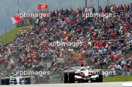 06.05.2006 Nürburg, Germany,  Ralf Schumacher (GER), Toyota Racing leads Mark Webber (AUS), Williams F1 Team - Formula 1 World Championship, Rd 5, European Grand Prix, Saturday Qualifying