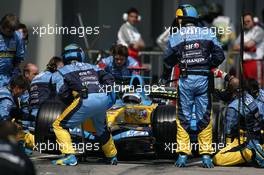 06.05.2006 Nürburg, Germany,  Fernando Alonso (ESP) Renault R26  pitstop - Formula 1 World Championship, Rd 5, European Grand Prix, Saturday Qualifying
