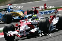 06.05.2006 Nürburg, Germany,  Ralf Schumacher (GER), Panasonic Toyota Racing TF106 and Fernando Alonso (ESP), Mild Seven Renault F1 R26 - Formula 1 World Championship, Rd 5, European Grand Prix, Saturday Qualifying